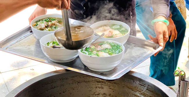 nấu phở bằng nồi phở điện