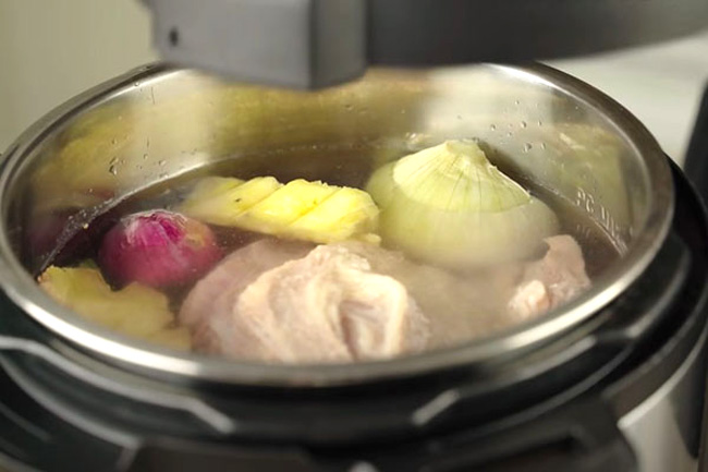 Nồi &aacute;p suất nấu b&uacute;n b&ograve;