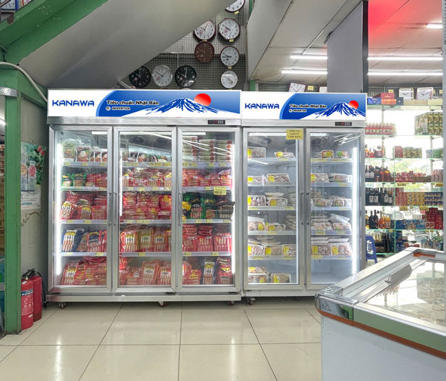 Thiết kế 2 cánh kính trưng bày tiện lợi