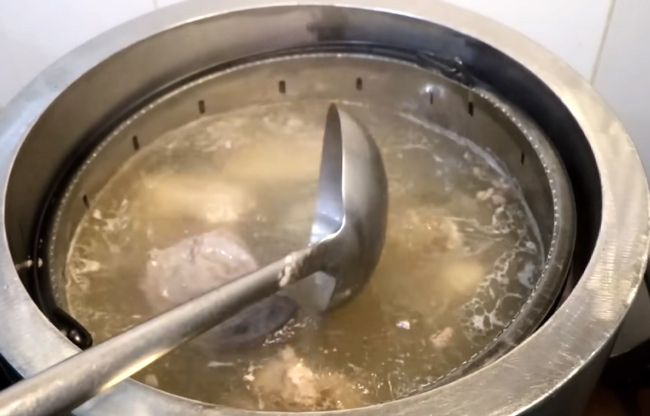 Hầm nước d&ugrave;ng hủ tiếu