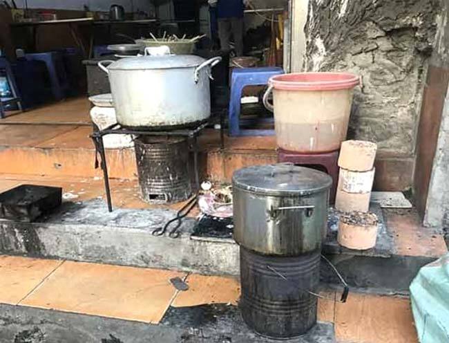 Nồi hầm xương bằng than