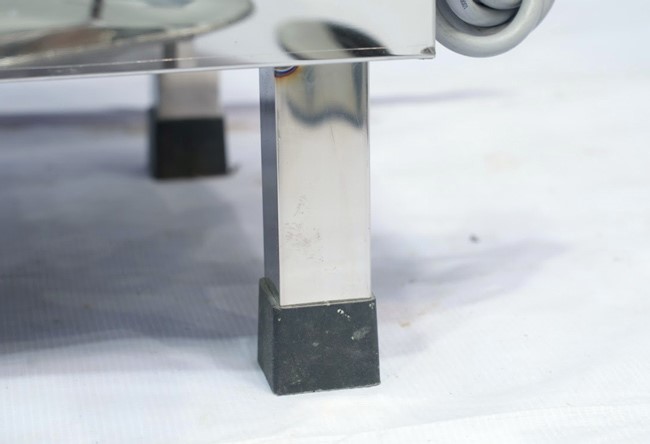 Chân đế vững chắc