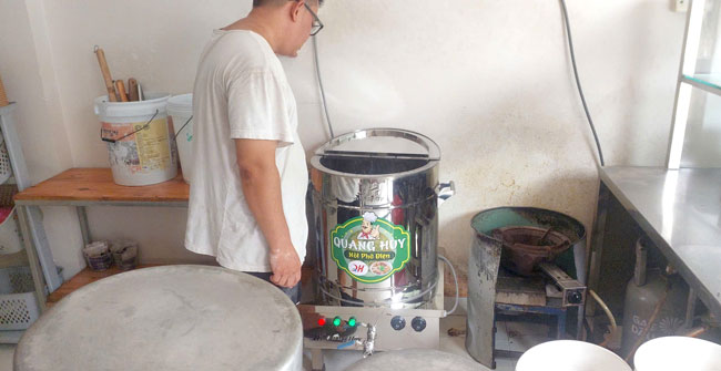 Sử dụng nồi nấu phở điện có an toàn không? Nguy cơ & Lời khuyên