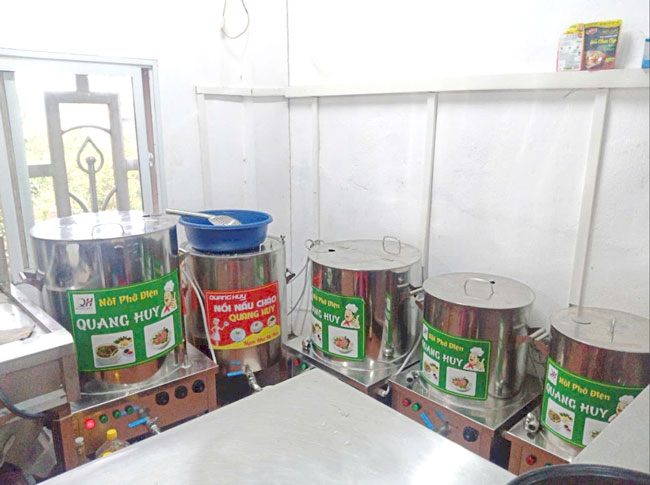 Nồi nấu phở bằng điện trong nh&agrave; h&agrave;ng