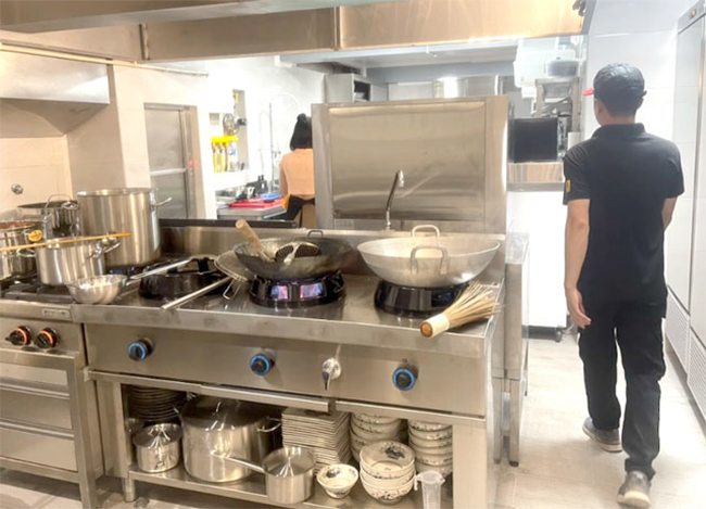 Feedback kh&aacute;ch h&agrave;ng mua bếp &aacute; 3 họng 