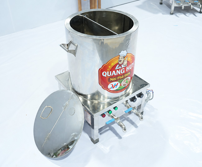 Kiểm tra nguồn điện và lượng nước trước khi vận hành