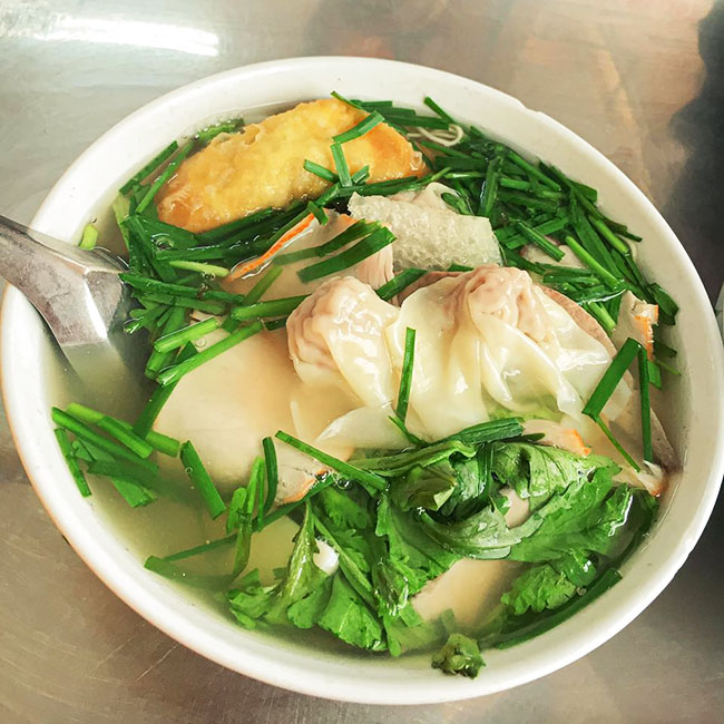 Mì vằn thắn nấu bằng nồi phở điện 3 ngăn 100L