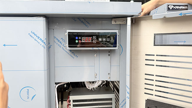 Cụm điều khiển tủ m&aacute;t b&agrave;n chặt