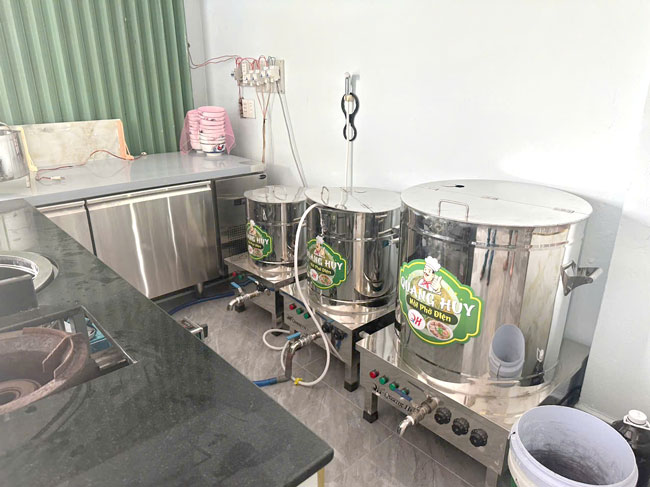 Chọn dung t&iacute;ch nồi điện nấu phở theo nhu cầu