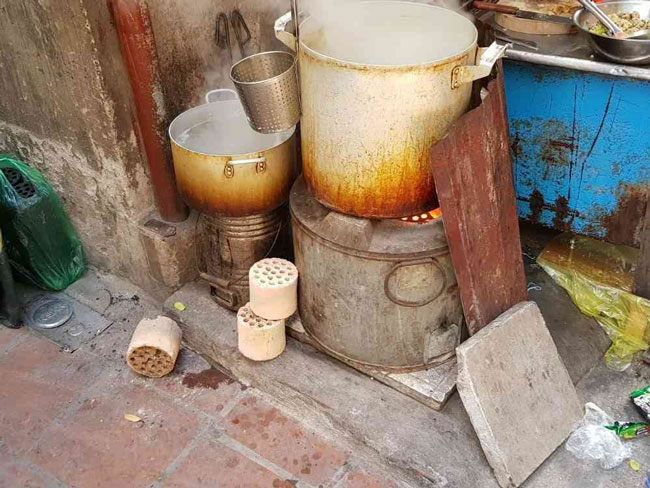 Nồi nấu nước lèo bằng than nhiều chất liệu