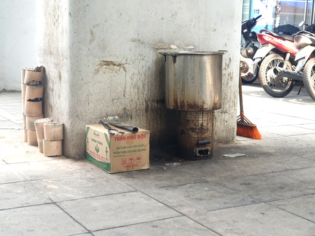 Nồi nước lèo bằng than thiếu an toàn