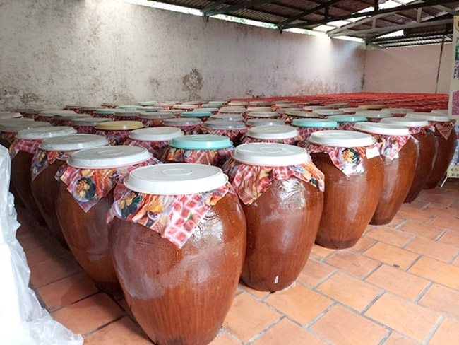 Nghỉ rượu trong hũ sành