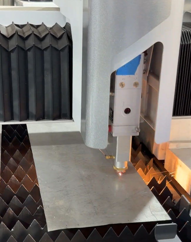Cắt inox bằng m&aacute;y cắt laser