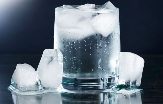 Dấu hiệu cần vệ sinh máy làm đá