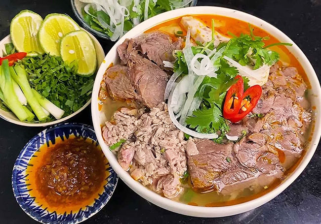 Bún bò huế nấu bằng nồi nấu phở điện 40L