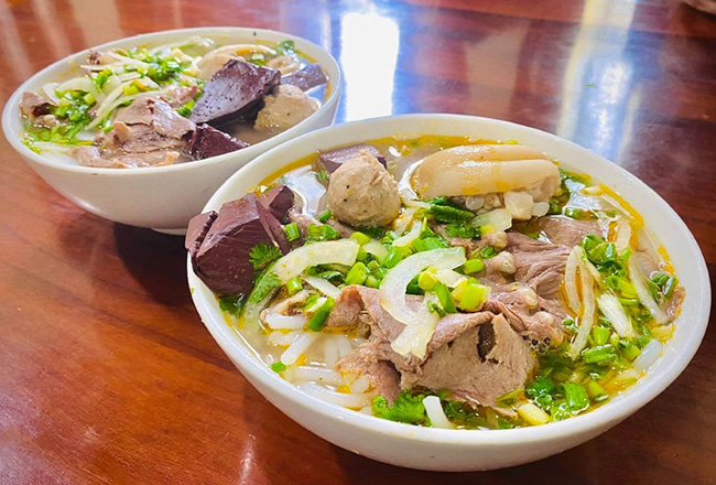Bún bò nấu bằng nồi nấu phở điện 25L