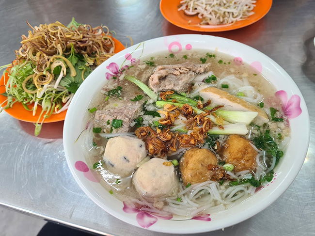 Bún mọc nấu bằng nồi nấu phở điện 70L