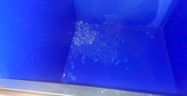 Máy làm đá không ra đá: 7 Nguyên nhân phổ biến và Giải pháp