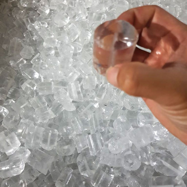 Đá ống uống bia