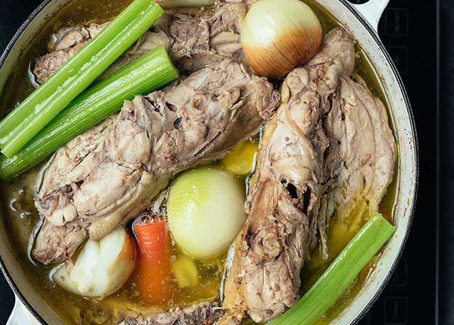 Nấu canh, súp, cháo số lượng vừa bằng nồi nấu phở điện 30L
