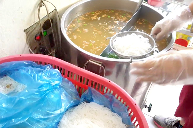 Ứng dụng nồi phở điện 2 ngăn