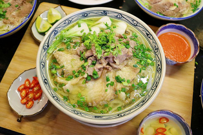 Phở bò nấu bằng nồi phở điện 30L