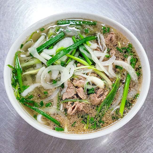 Bán phở bò truyền thống