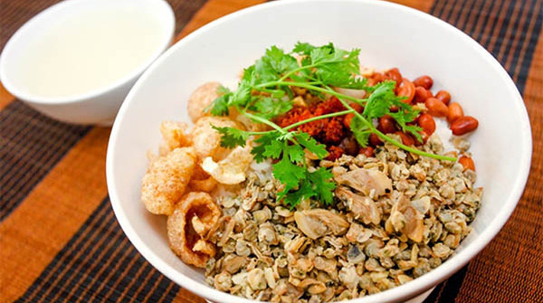 Cơm hến chuẩn vị Huế