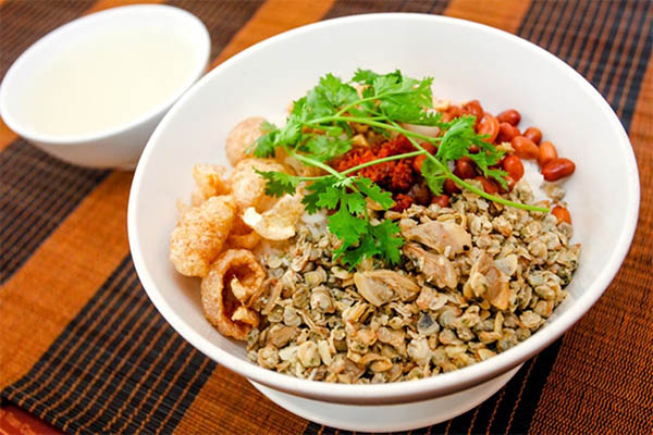 Cơm hến là món ăn như thế nào