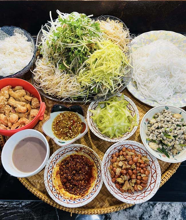 Thành phần chính làm cơm hến