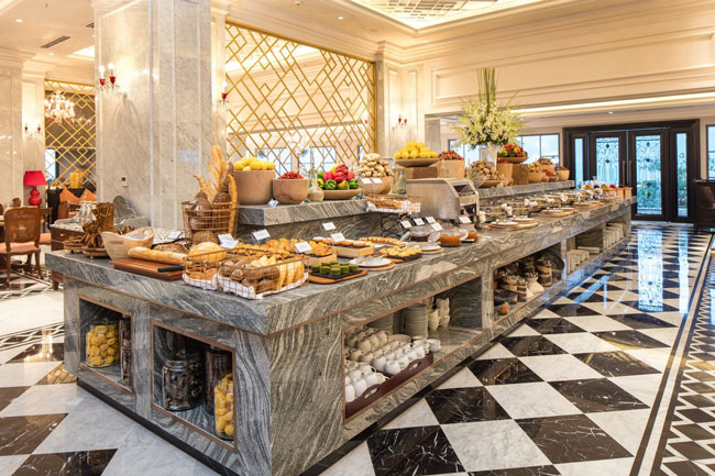 Chi Phí Bàn Ghế và Quầy Line Buffet