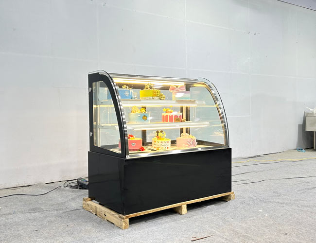 Tủ bánh kem kính cong 1m5