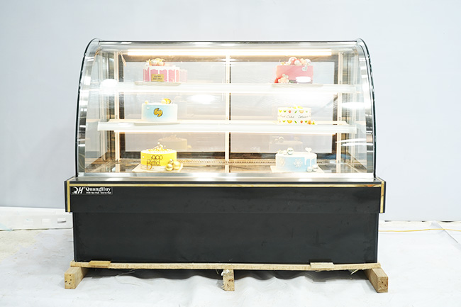 Tủ bánh kem kính cong