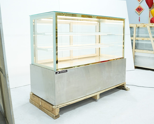 Tủ bánh kem kính vuông 1m8
