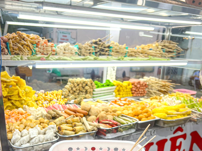 Bán cá viên và nhiều loại đồ ăn vặt