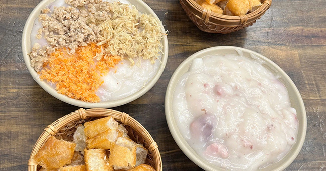 Bán cháo ăn sáng cho học sinh