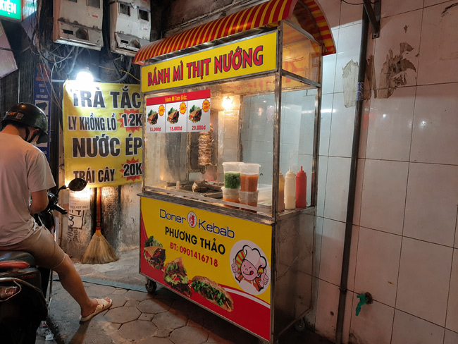 Bán hàng tại vỉa hè, chợ hoặc khu vực có diện tích nhỏ