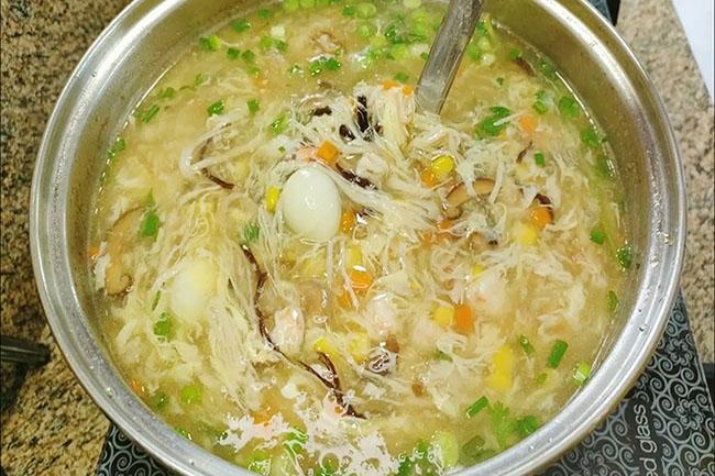 Bán súp ăn sáng cho học sinh
