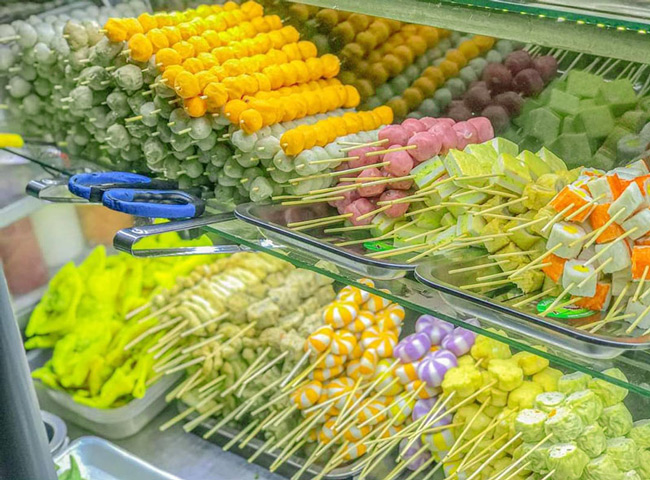 Hệ thống kính trưng bày giúp tăng tính chuyên nghiệp