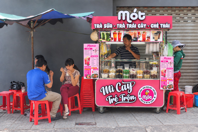 Kết hợp bán chè với các món ăn vặt, đồ uống