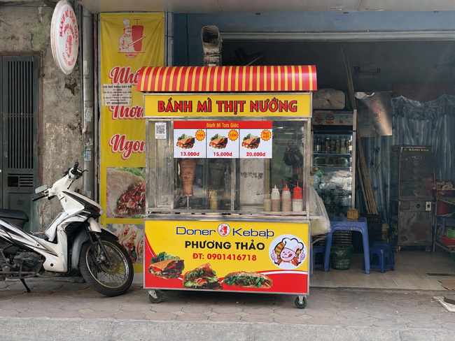 Kinh doanh bánh mì mang đi tại cổng trường, khu dân cư