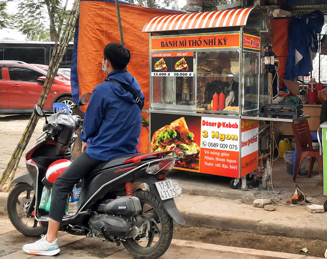 Mái vòm sọc cam tạo điểm nhấn và tăng khả năng nhận diện