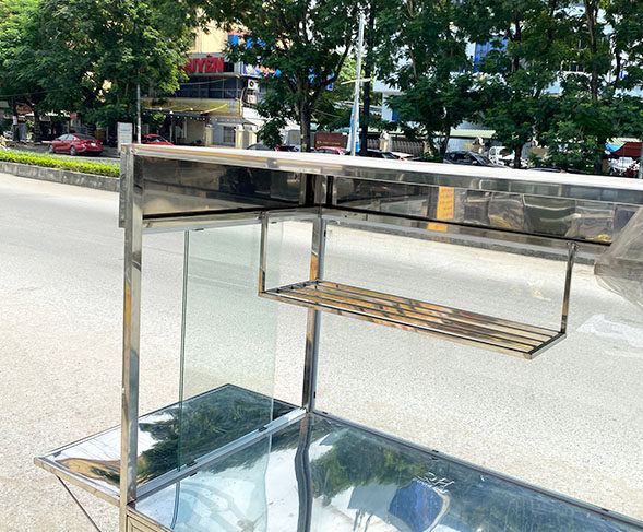 Mặt bàn và khu vực chế biến