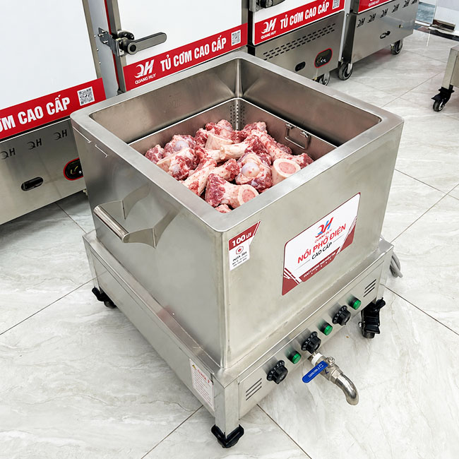Nồi vuông nấu phở điện hầm xương chuẩn bị nước lèo