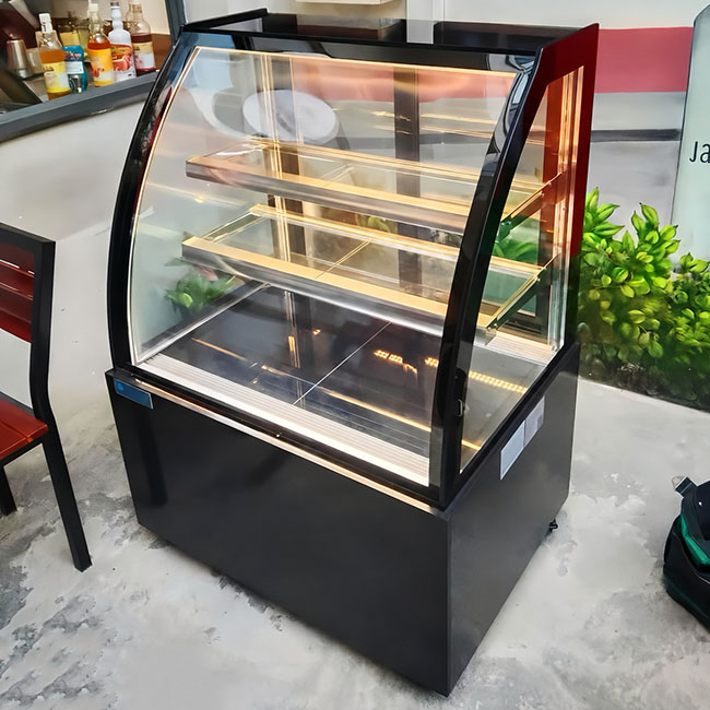Tủ bánh kem Trung Quốc giá thành dễ tiếp cận