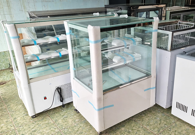 Tủ bánh kem Trung Quốc nhiều mẫu mã và kích thước