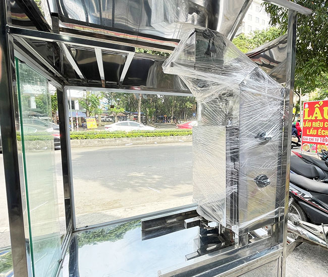 Tủ kính hỗ trợ trưng bày nguyên liệu