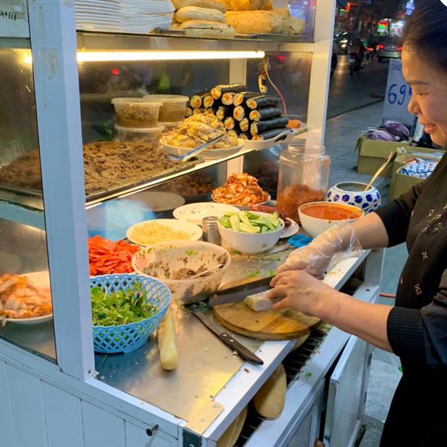 Vì Sao Xe Bánh Mì Phù Hợp Với Mô Hình Bán Hàng Lưu Động
