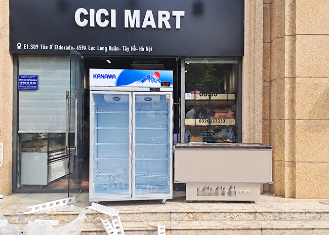 Bàn giao tủ mát 2 cánh cho khách hàng