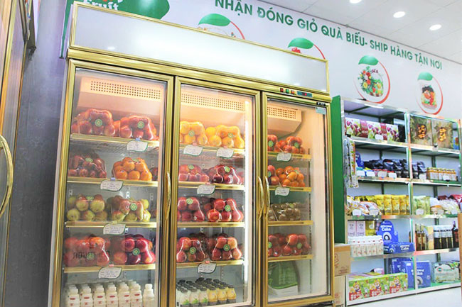 Bàn giao tủ mát 3 cánh cho khách